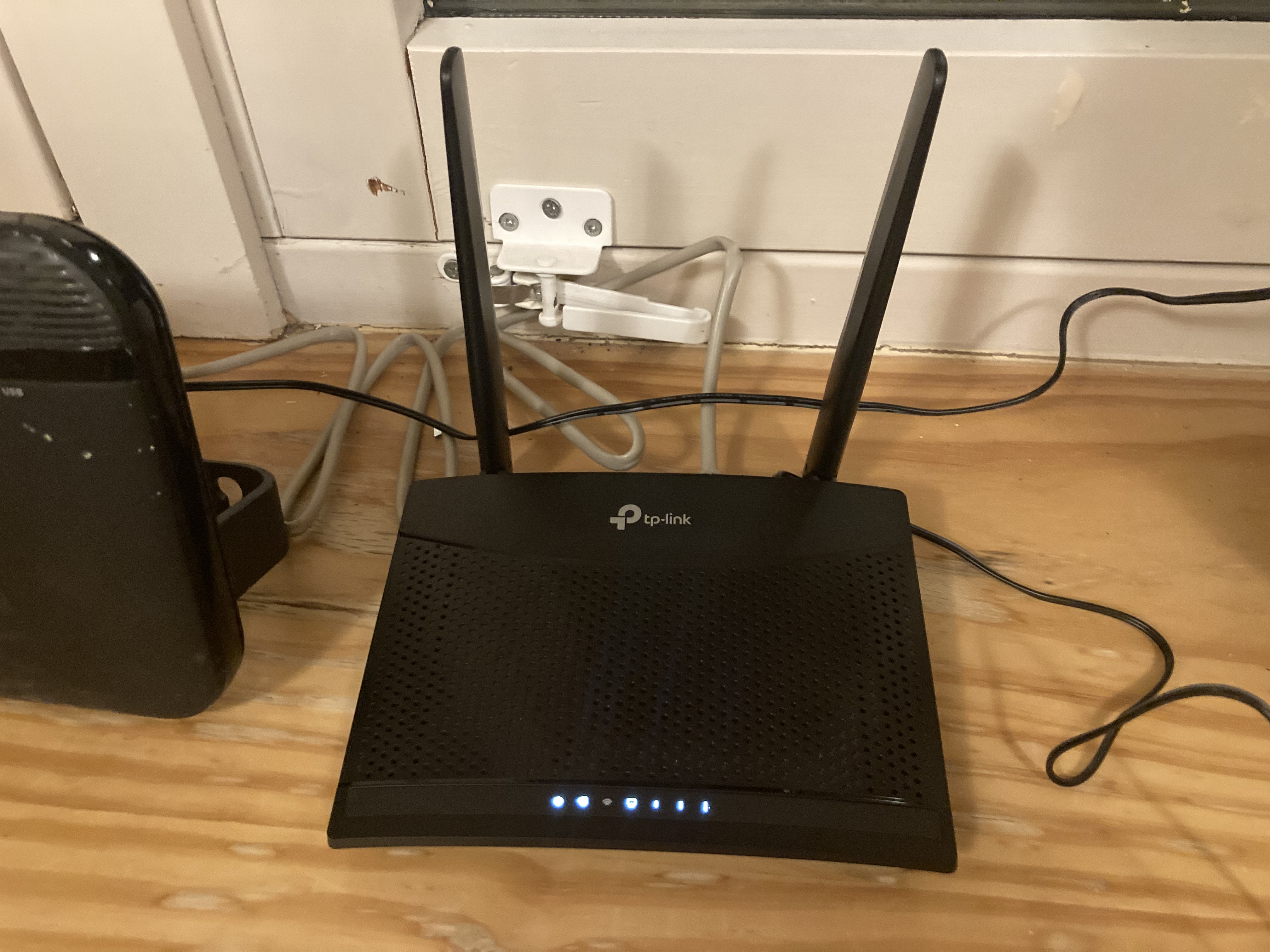 TP-Link TL-MR100 4G LTE Router, set up by window